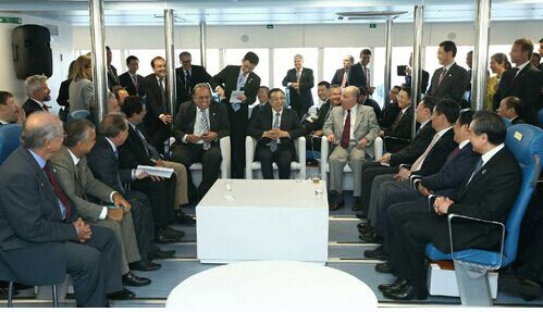 國務院總理在&ldquo;面包山&rdquo;渡輪同中巴企業(yè)家代表座談