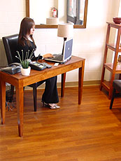 亮度、圖案、地板紋路與家具搭配